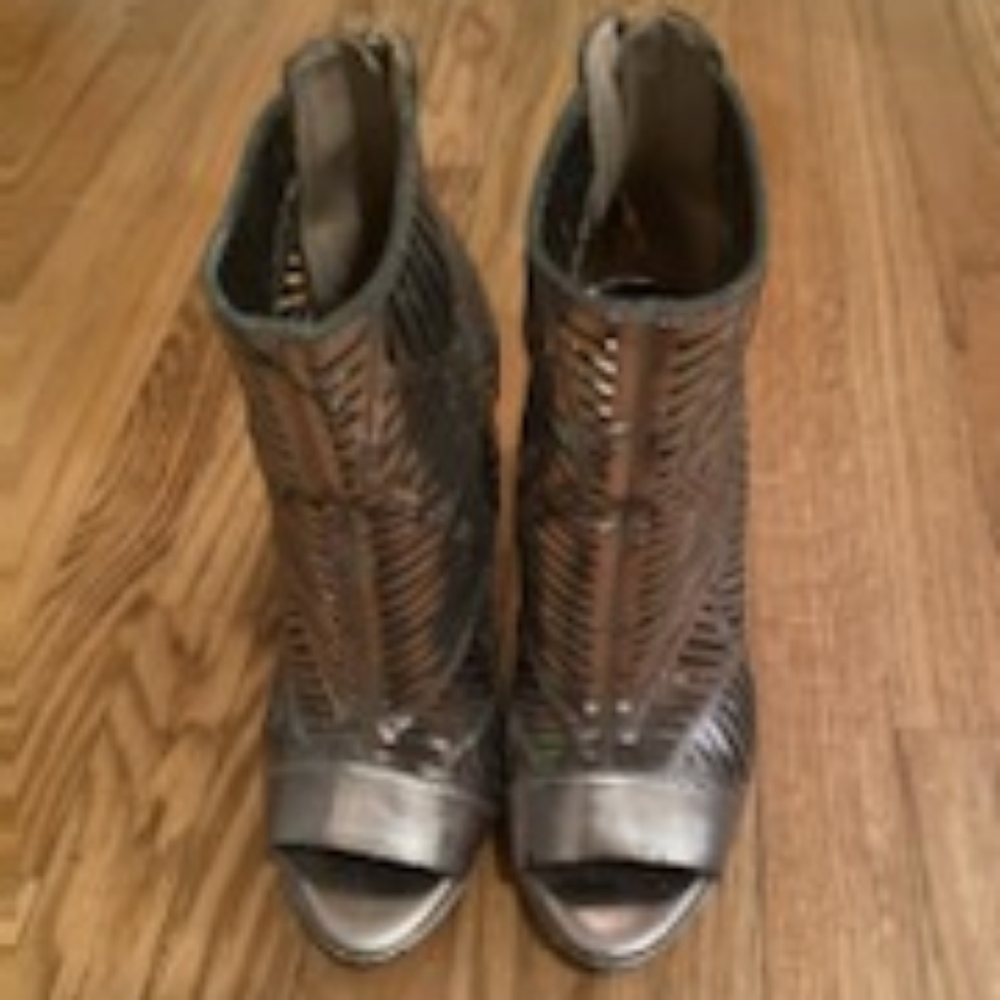 BCBG Heels